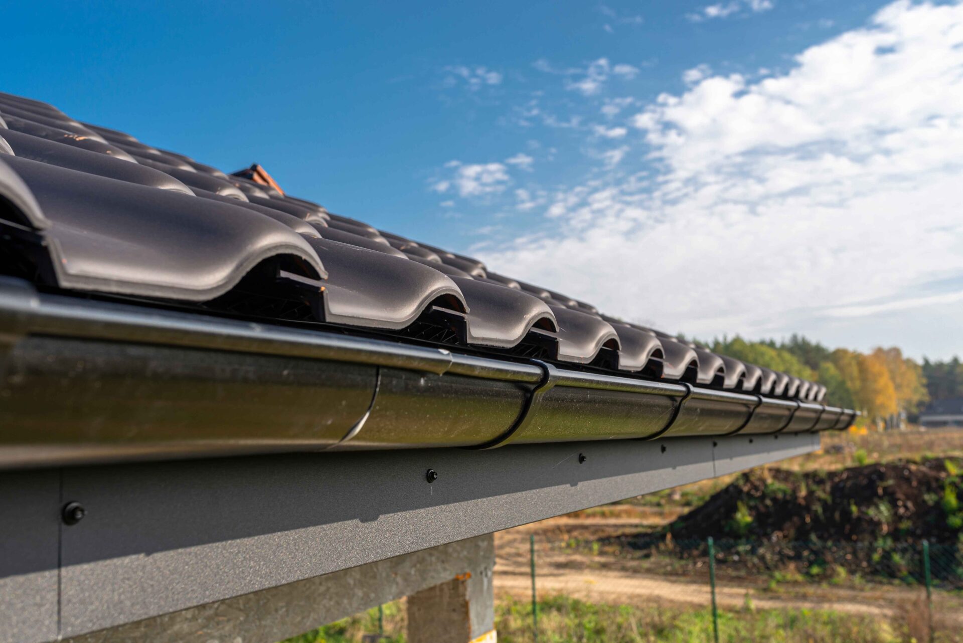 metallic black gutter
