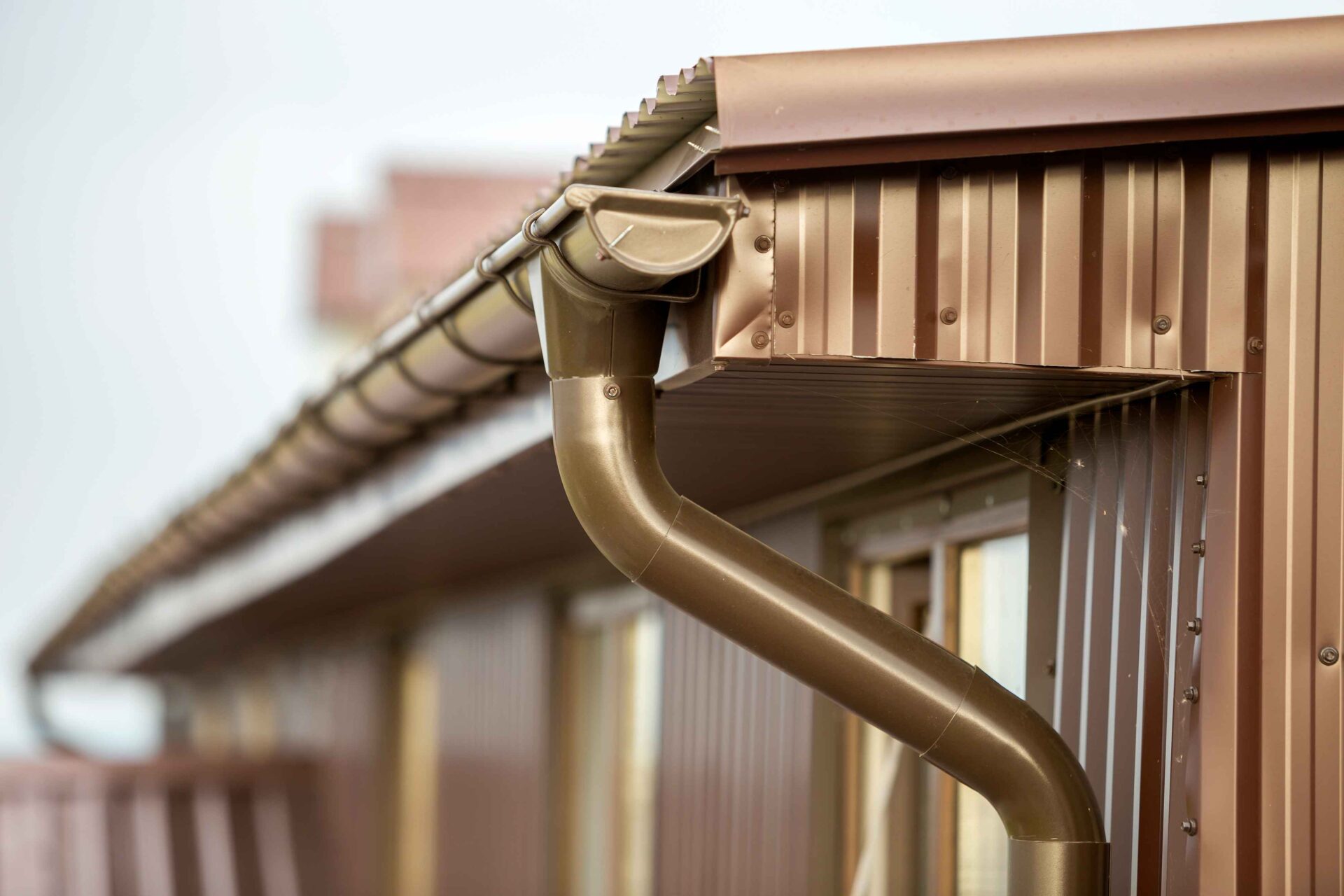 metal gutter installation